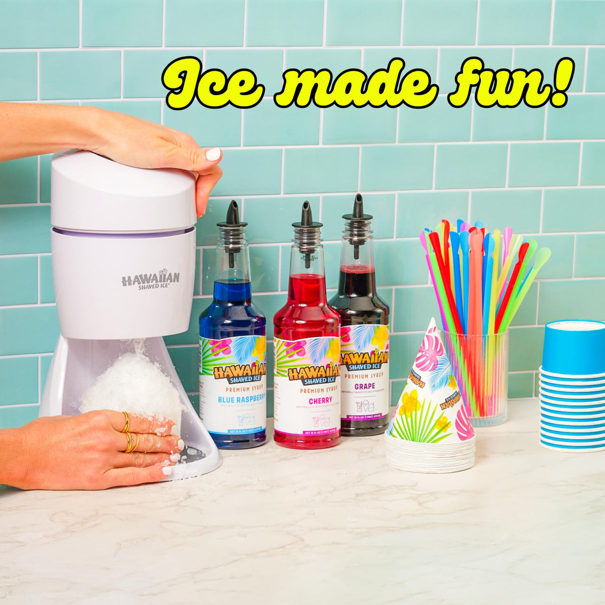 Hawaiian Shaved Ice S900A operating handle in action for easy daily use.
