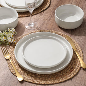 HaWare gift-ready dinnerware with elegant glaze for celebrations.