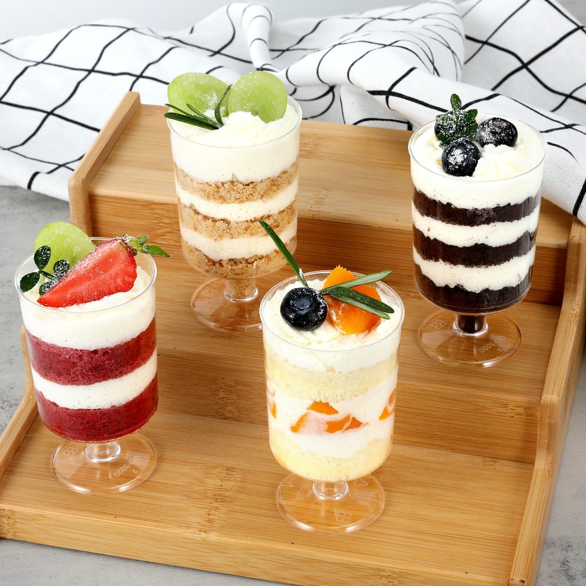 HawHawToys clear parfait cups design enhances dessert presentation.