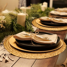 HaxHut easy-clean placemats wipe clean quickly after spills