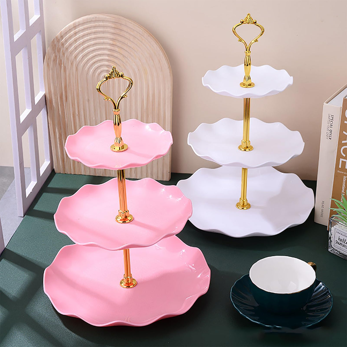 Hazyore crown-handle shown for easy transport of desserts.
