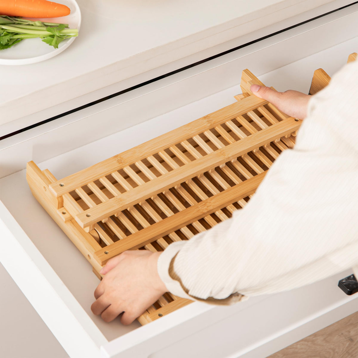 HBlife dish rack features metal clips to attach the utensil holder for secure drying.