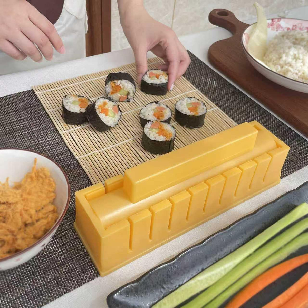 Healthman rice spoon helps evenly distribute rice during assembly