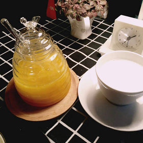 Ready-to-pour Hedume honey pot set for tea and toast.
