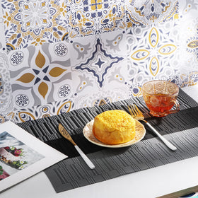 HeloHo non-slip bottom keeps placemats in place during meals.