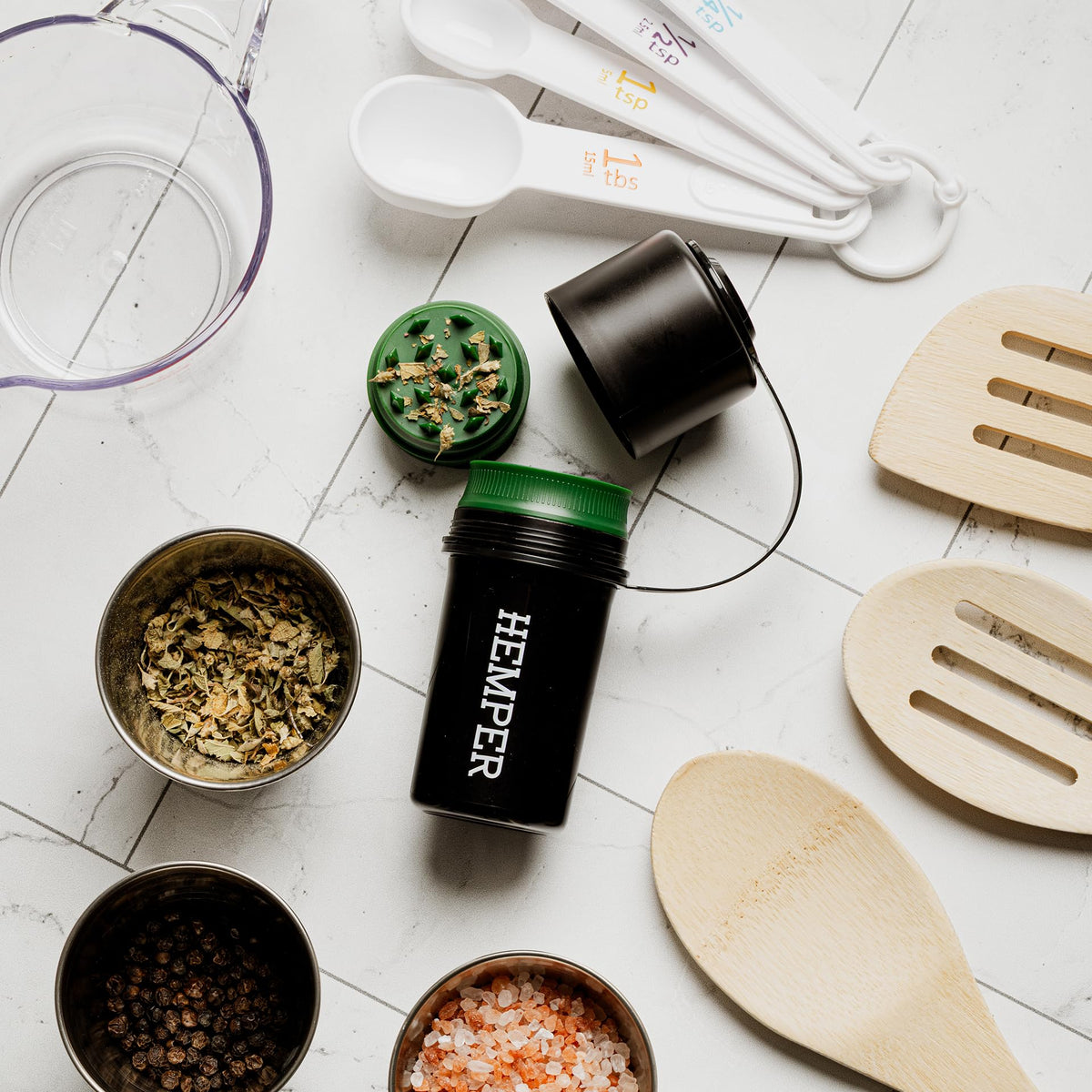 Hemper Keeper smell-proof seal keeps contents discreet while traveling.