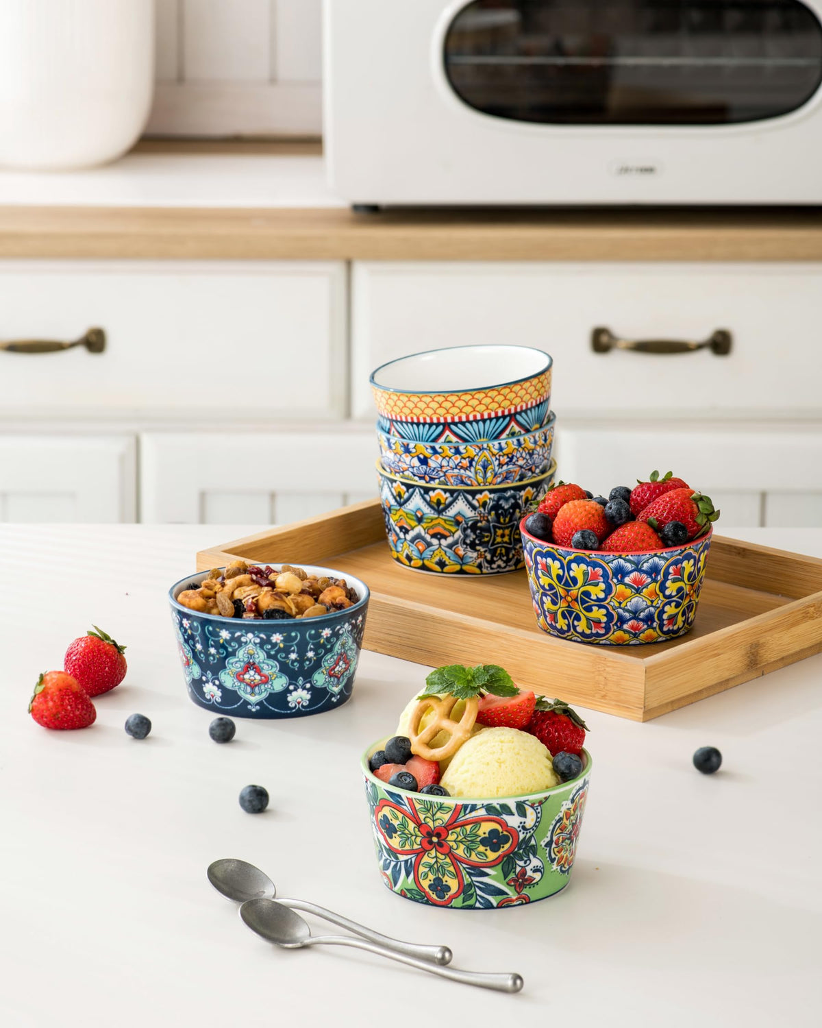 HENXFEN LEAD 6 oz porcelain bowls feature hand-painted bohemian patterns.