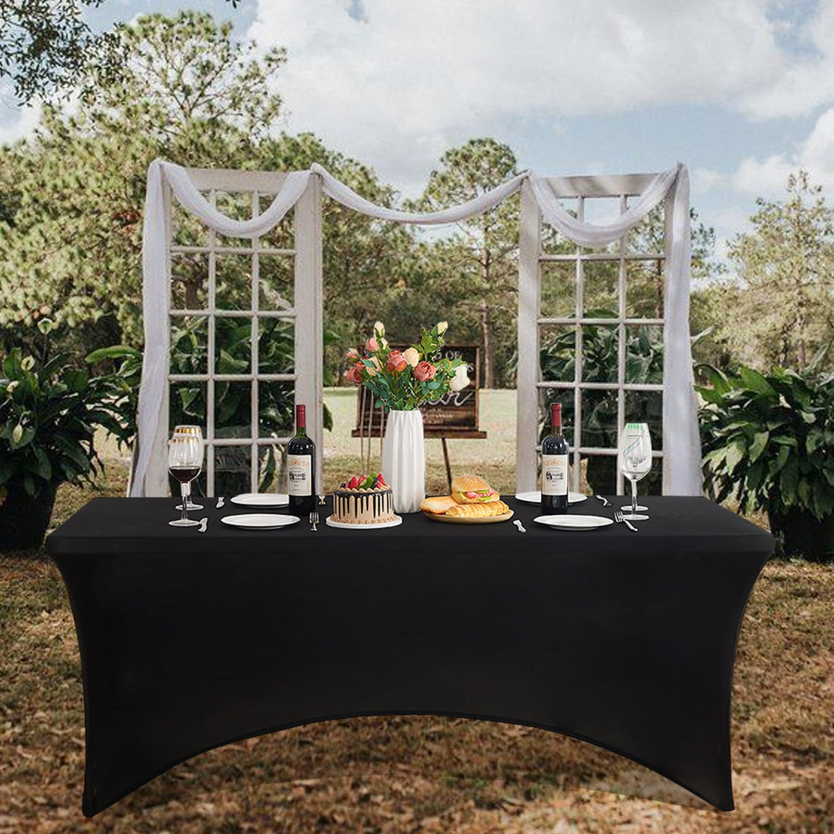 Heochy tablecloth elevates buffet and dessert stations.