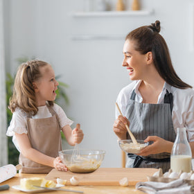 HEQU wooden rolling pin for kids, supports early baking skills.