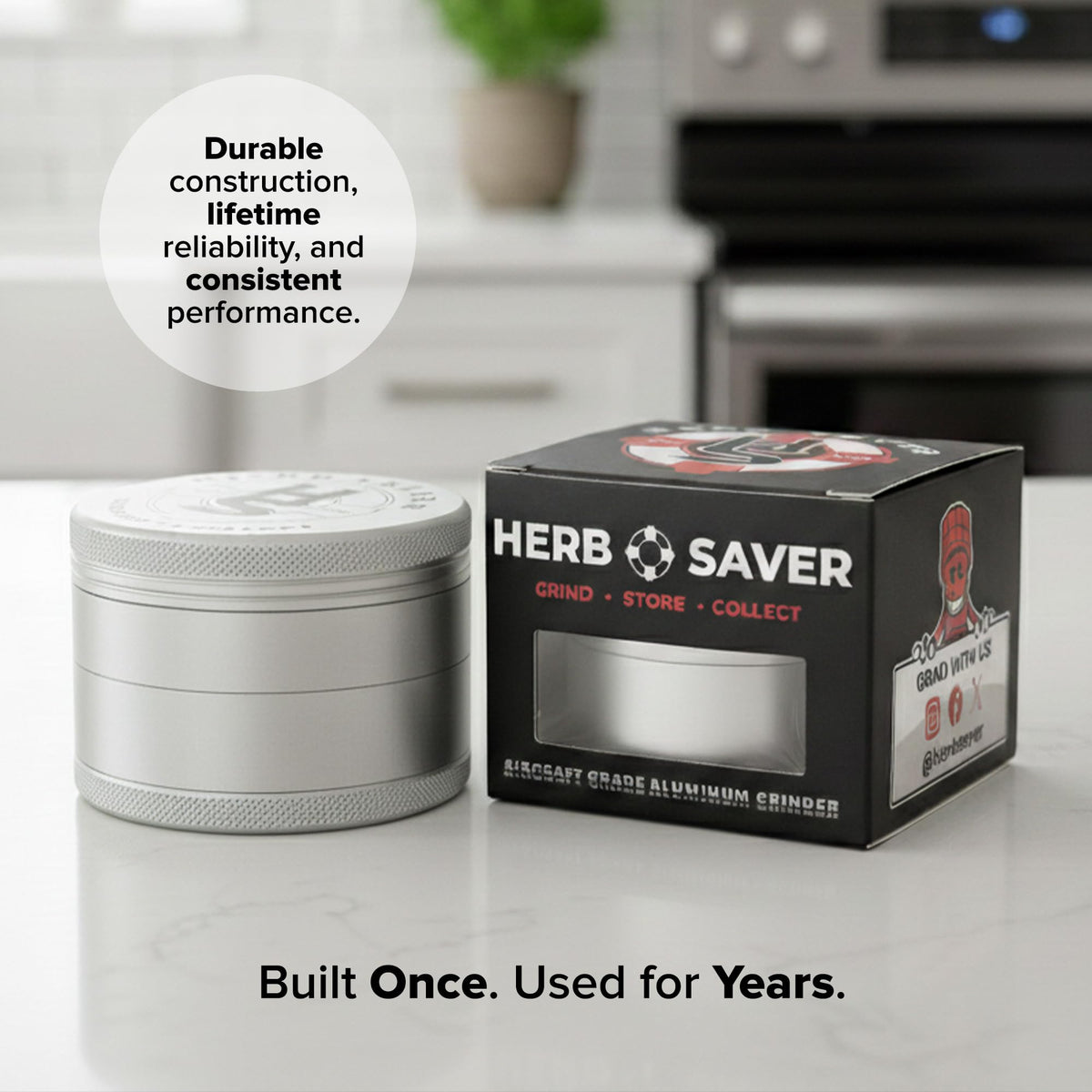 Easy manual operation with smooth rotation for quick, efficient seasoning.