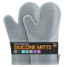 HESEE silicone oven mitts display heat-resistant protection for hot dishes