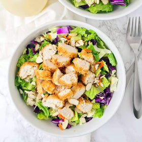 Hesen dishwasher-safe and microwaveable bowls, practical for quick meals and reheating leftovers.