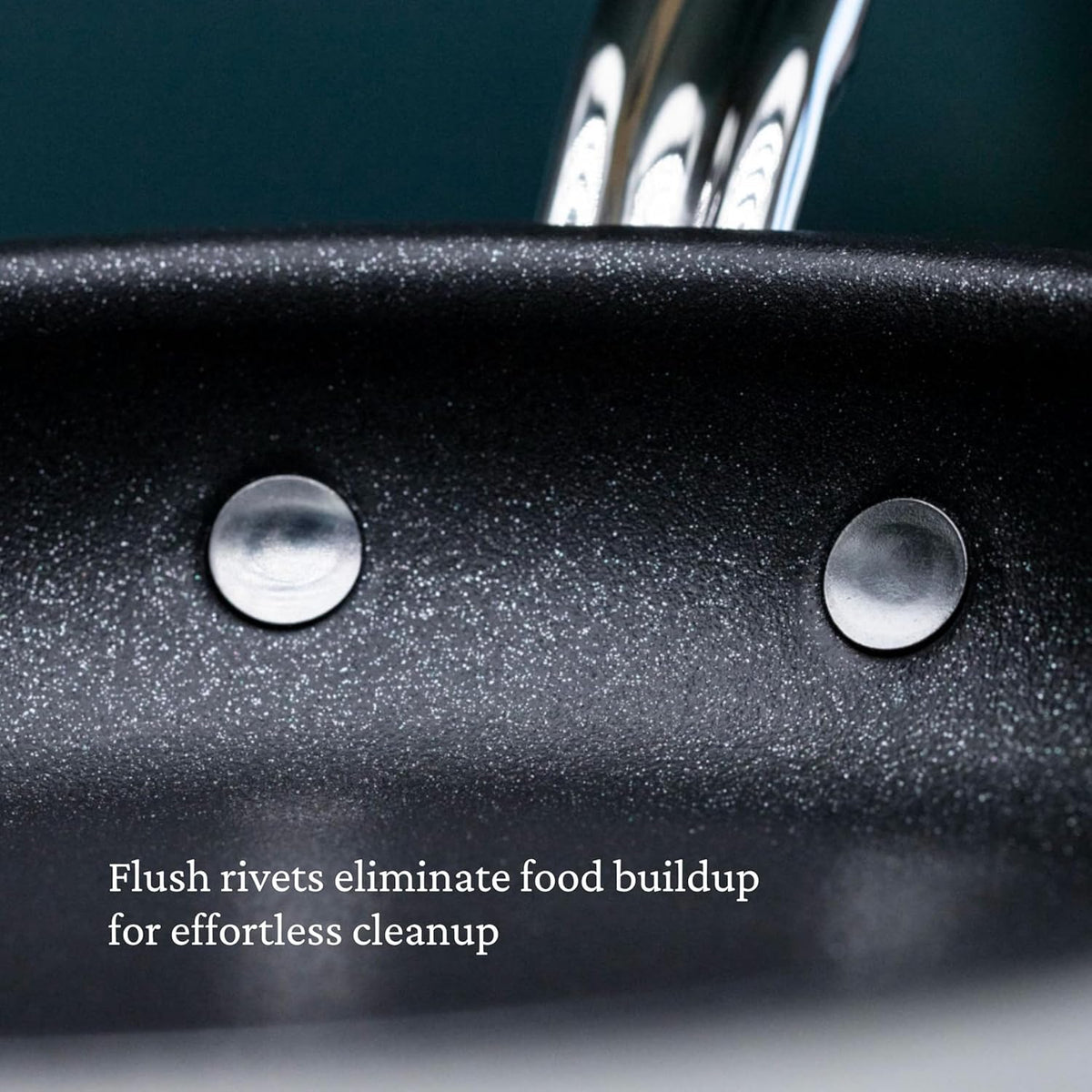Sealed flared rims prevent drips on the Hestan skillet