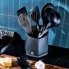 HexClad 6 oz ladle ideal for soups and sauces.