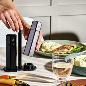 HexClad HexMill offers 10 grind settings for precise seasoning.