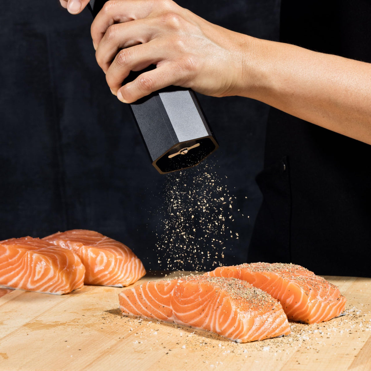 HexClad HexMill ready-to-use setup for heavy-duty kitchen tasks and flavor optimization.