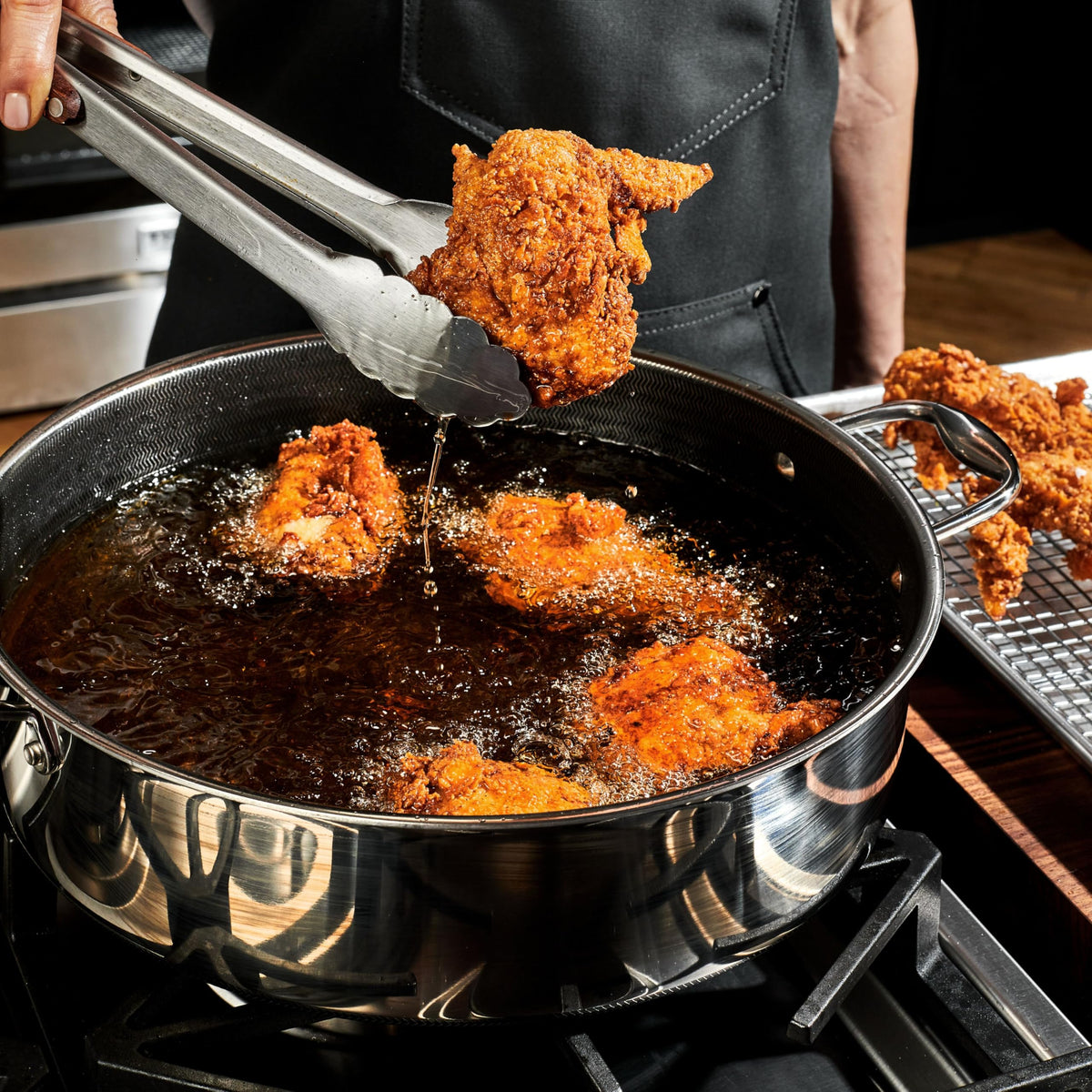 HexClad hybrid 7qt sauté pan lid, tempered glass, enables monitoring while cooking.