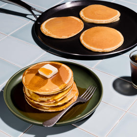 HexClad Hybrid large cooking surface ideal for breakfast and more.