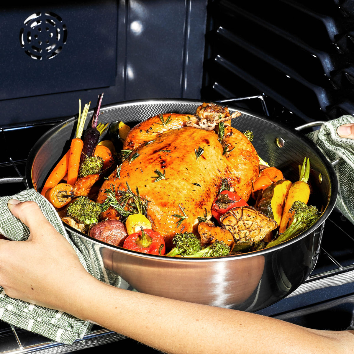HexClad oven-safe to 900°F image shows stovetop to oven versatility.