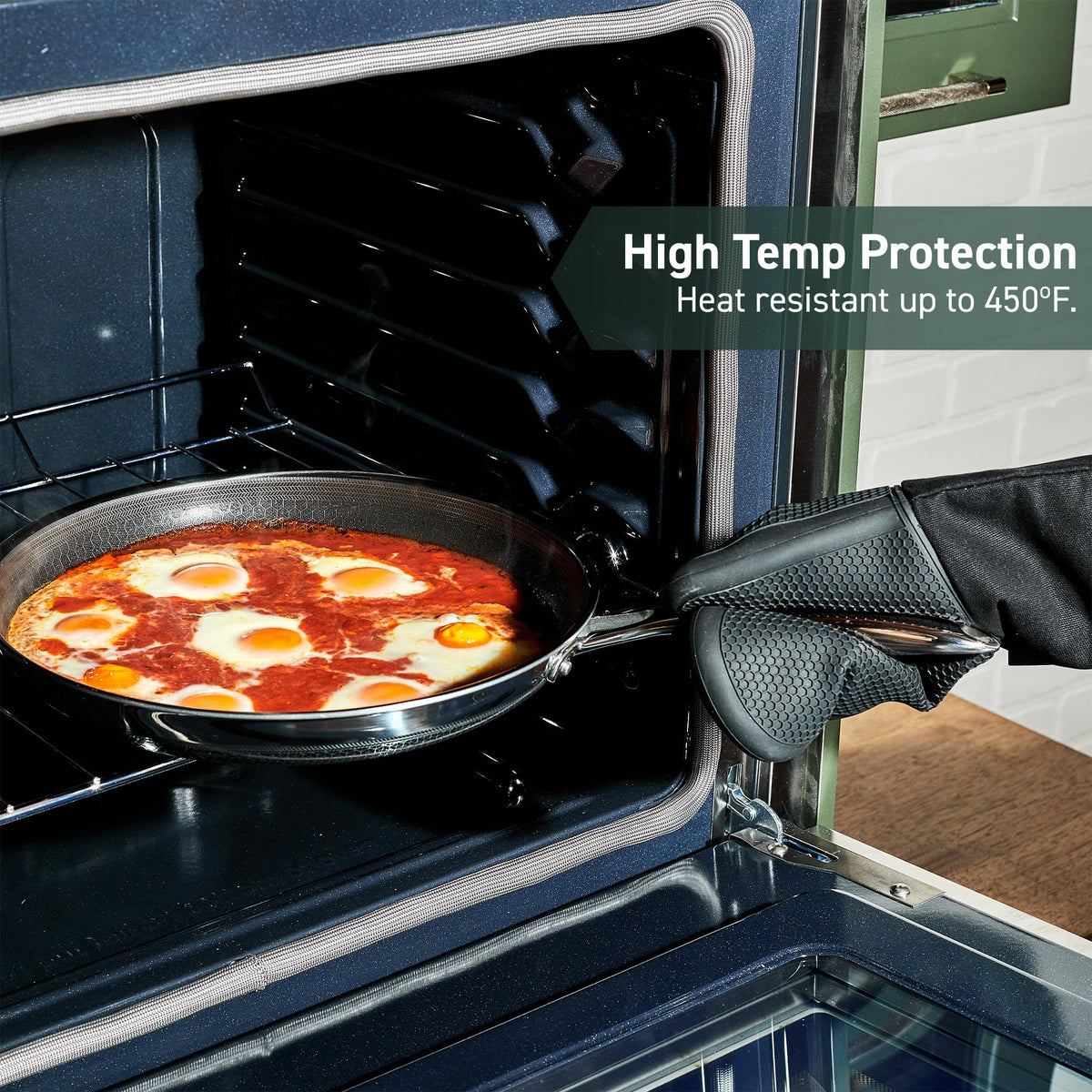 HexClad silicone oven mitt set grip closeup highlighting non-slip texture