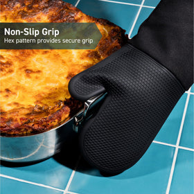 HexClad mitts demonstrating heat resistance up to 480°F