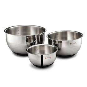 HexClad 3-quart stainless steel mixing bowl with airtight lid for marinating.