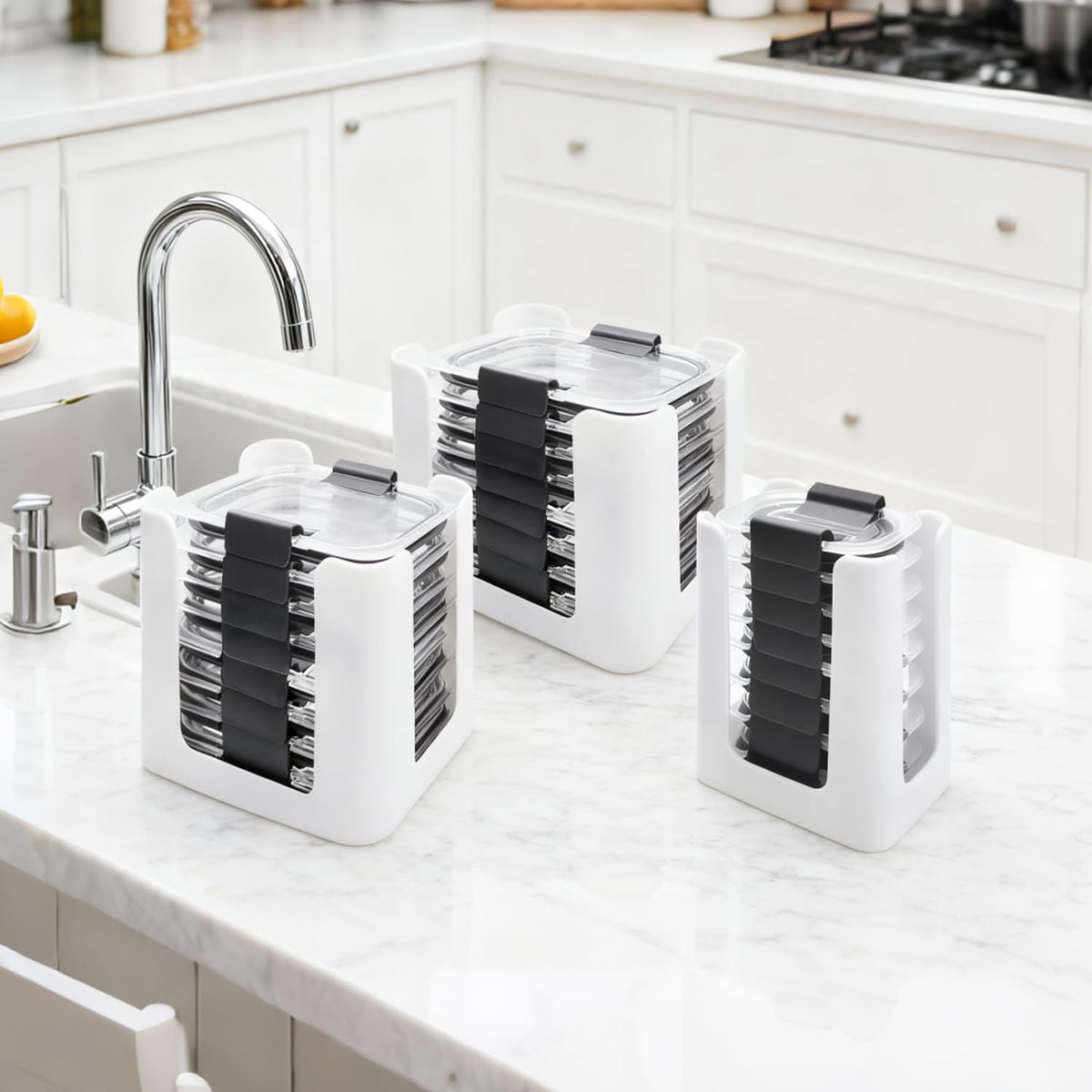 Ventilated lid storage design by Hhyoisn promotes airflow to keep lids dry.