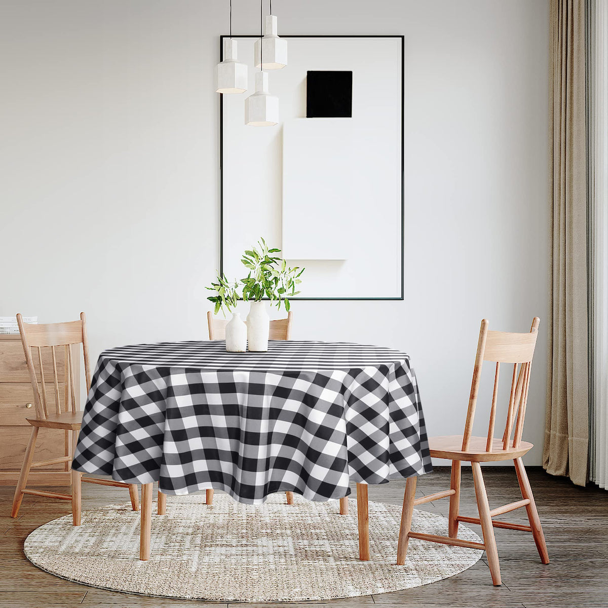 Hiasan checkered round tablecloth wrinkle-resistant finish keeps the surface neat.
