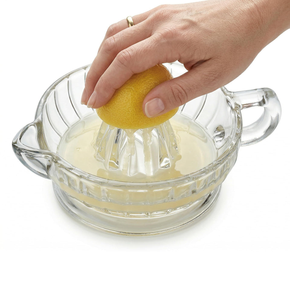 HIC Kitchen citrus juicer reamer with handle and pour spout for quick, mess-free juice