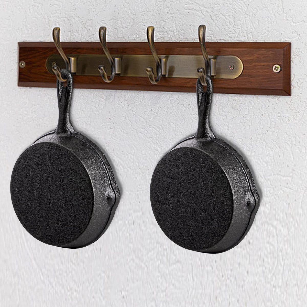 Hiceeden cast-iron oven-stovetop-use image communicates versatile heat source compatibility.