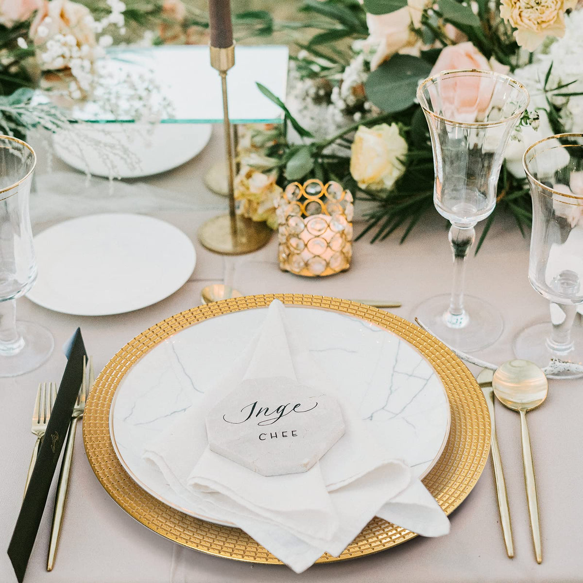 Hiceeden wedding table charger helps create elegant tabletops.