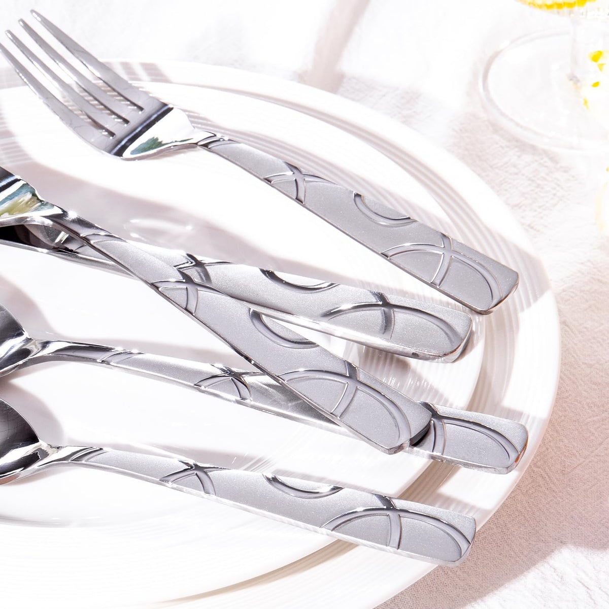HIKAA dinner fork with balanced weight for effortless scooping.