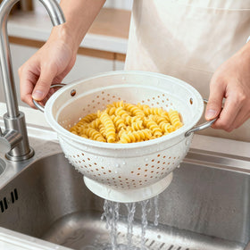 Hillbond 5qt colander showing large-batch washing