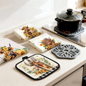 Hillsuren potholders complete the set with heat resistance and colorful accents.