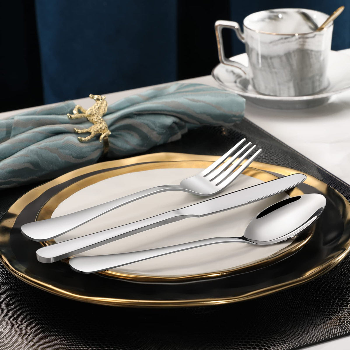 Hiware ergonomic design and weight balance for comfortable dining