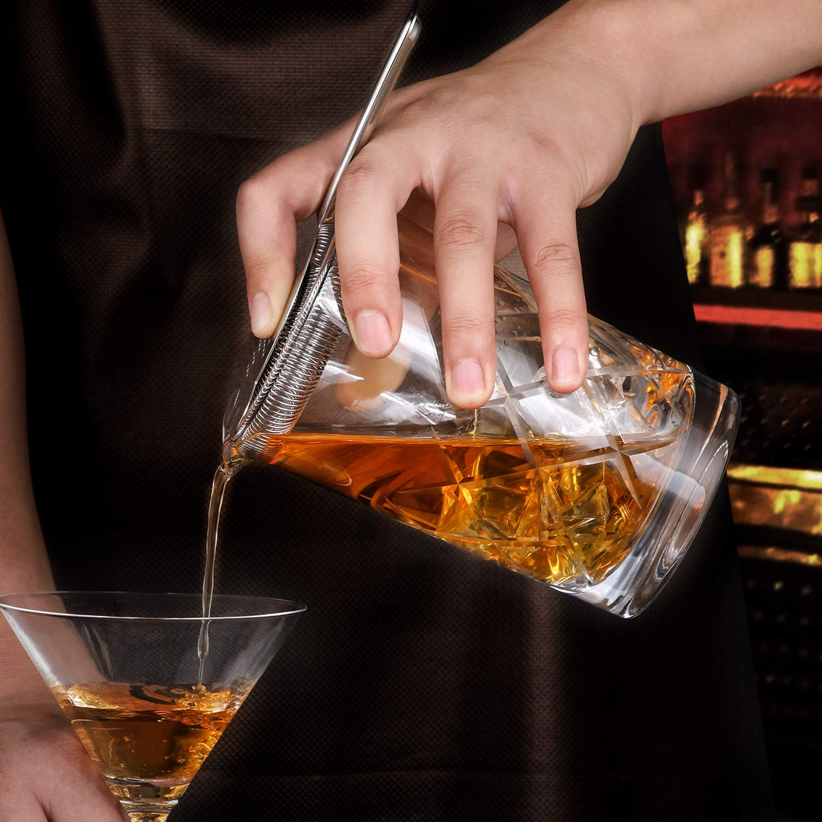 Hiware dishwasher-safe glass simplifies cleanup after crafting cocktails.