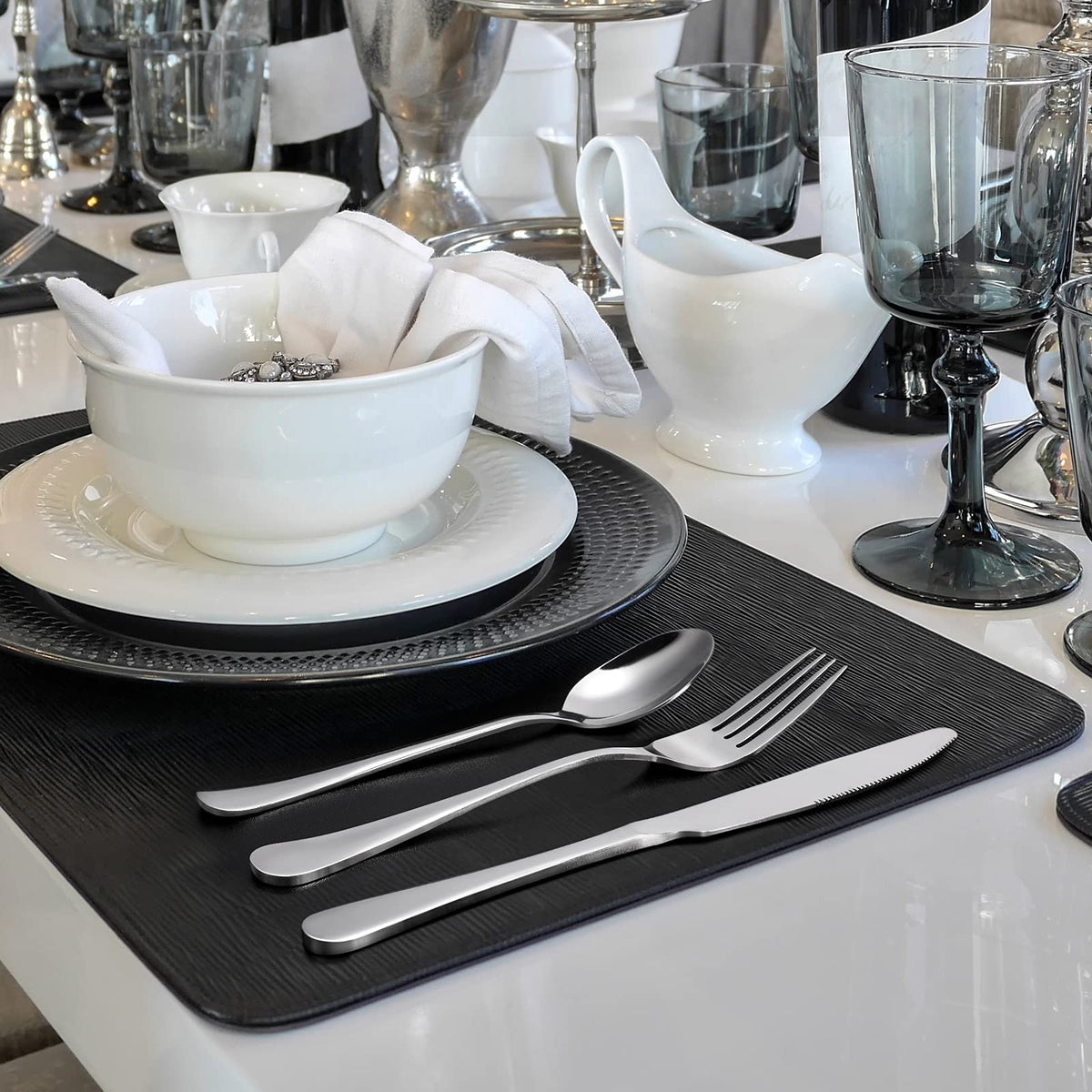 Hiware elegant dining presentation complements existing tableware