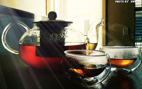 HIWARE 27-ounce borosilicate teapot ready for hot or cold brewing