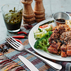 Hiware heavy-duty dining forks offer lasting strength for families.