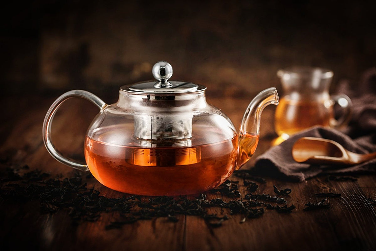 HIWARE teapot with mesh infuser enabling loose-leaf tea steeping