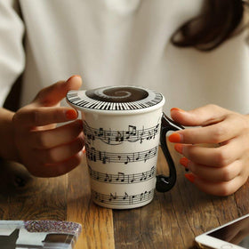 HLJgift mug with spiral keyboard lid, a stylish and functional accessory