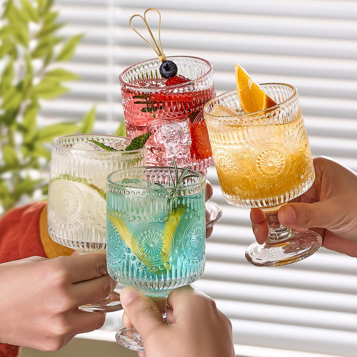 Hlukana dishwasher-safe goblets simplify cleanup after meals.