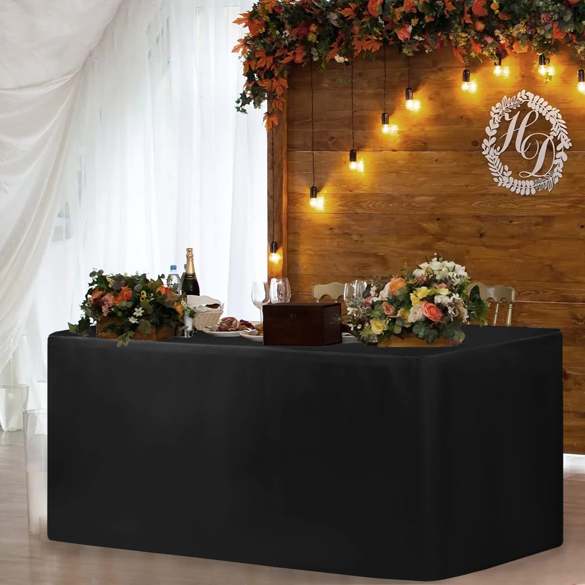 HolidayIdeas stain-resistant polyester fabric helps keep tables clean during events.