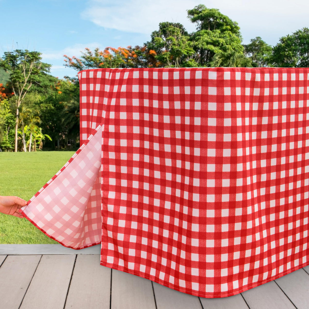 HolidayIdeas stain-resistant polyester fabric ensures easy cleanup after events.