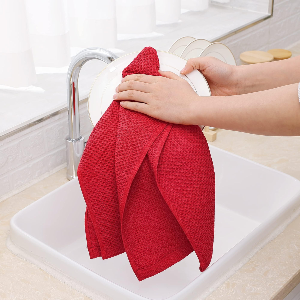 Homaxy 4-pack red towels offer value and convenient kitchen essentials.