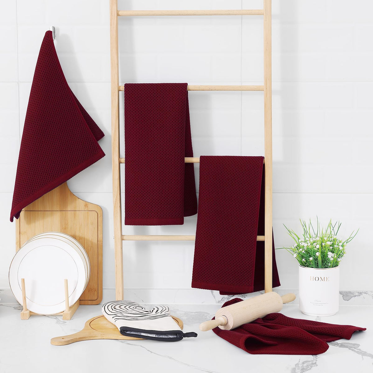 Homaxy towel demonstrates softening with each wash for lasting comfort.
