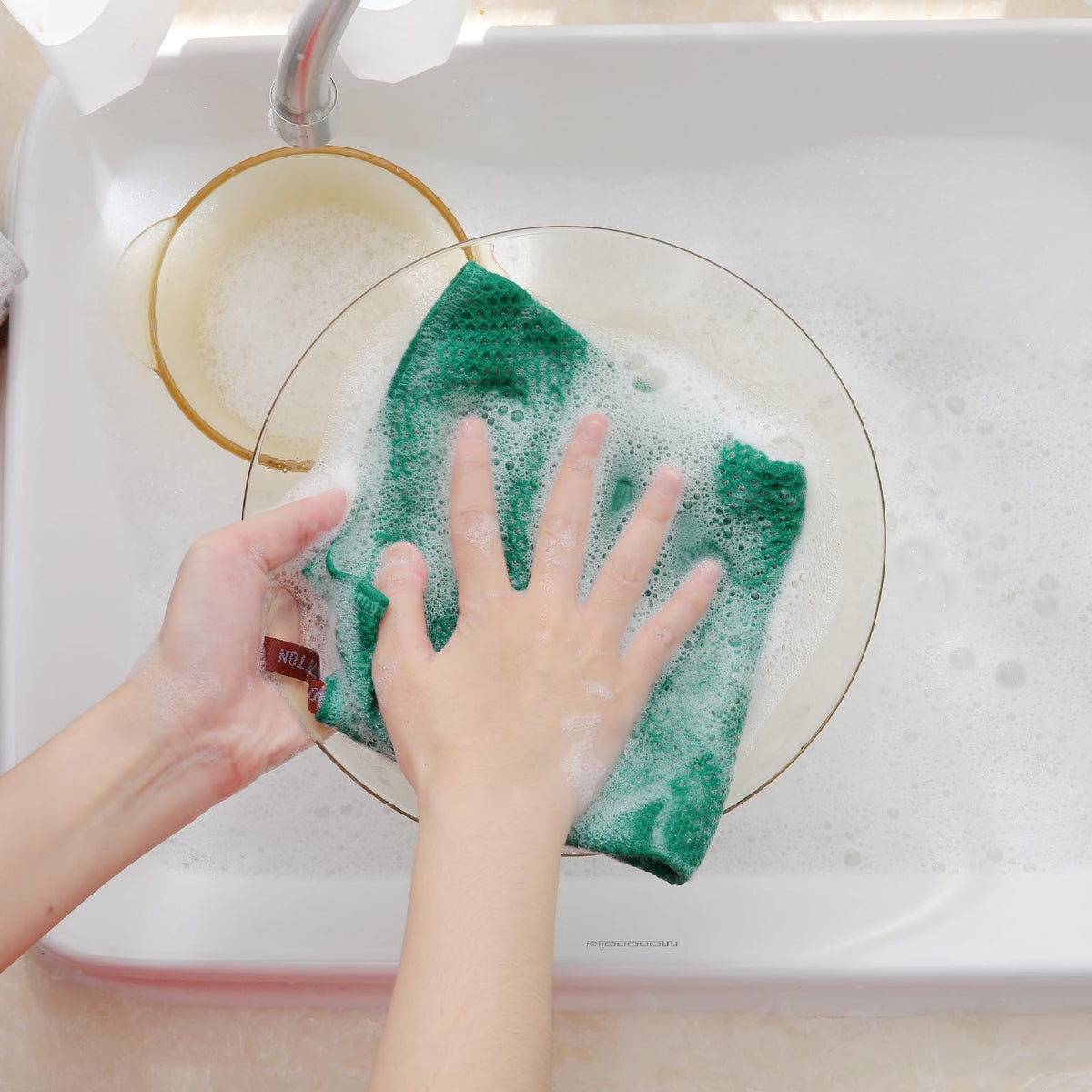 Homaxy dishcloths undergoing machine wash for easy care.