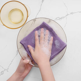 Homaxy care label on dishcloth with easy-care instructions.
