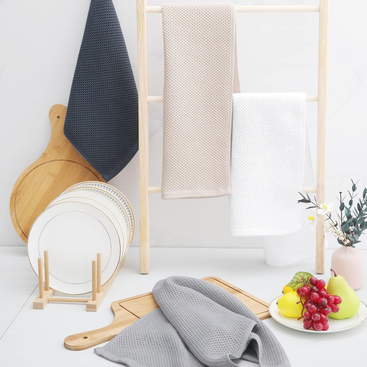 Homaxy color-coordinated towels complement any kitchen decor