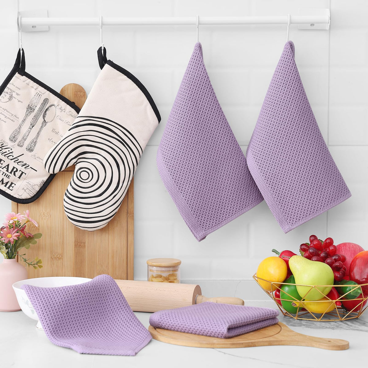 Homaxy kitchen dishcloth in use for wiping countertops and cookware.